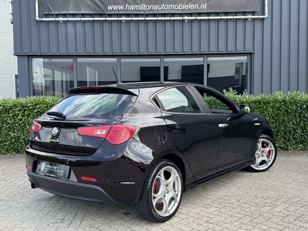 Alfa Romeo Giulietta 1.4 T 170pk TCT Aut. Distinctive Sporti, Auto's, Alfa Romeo, Euro 5, Zwart, 4 cilinders, Zwart