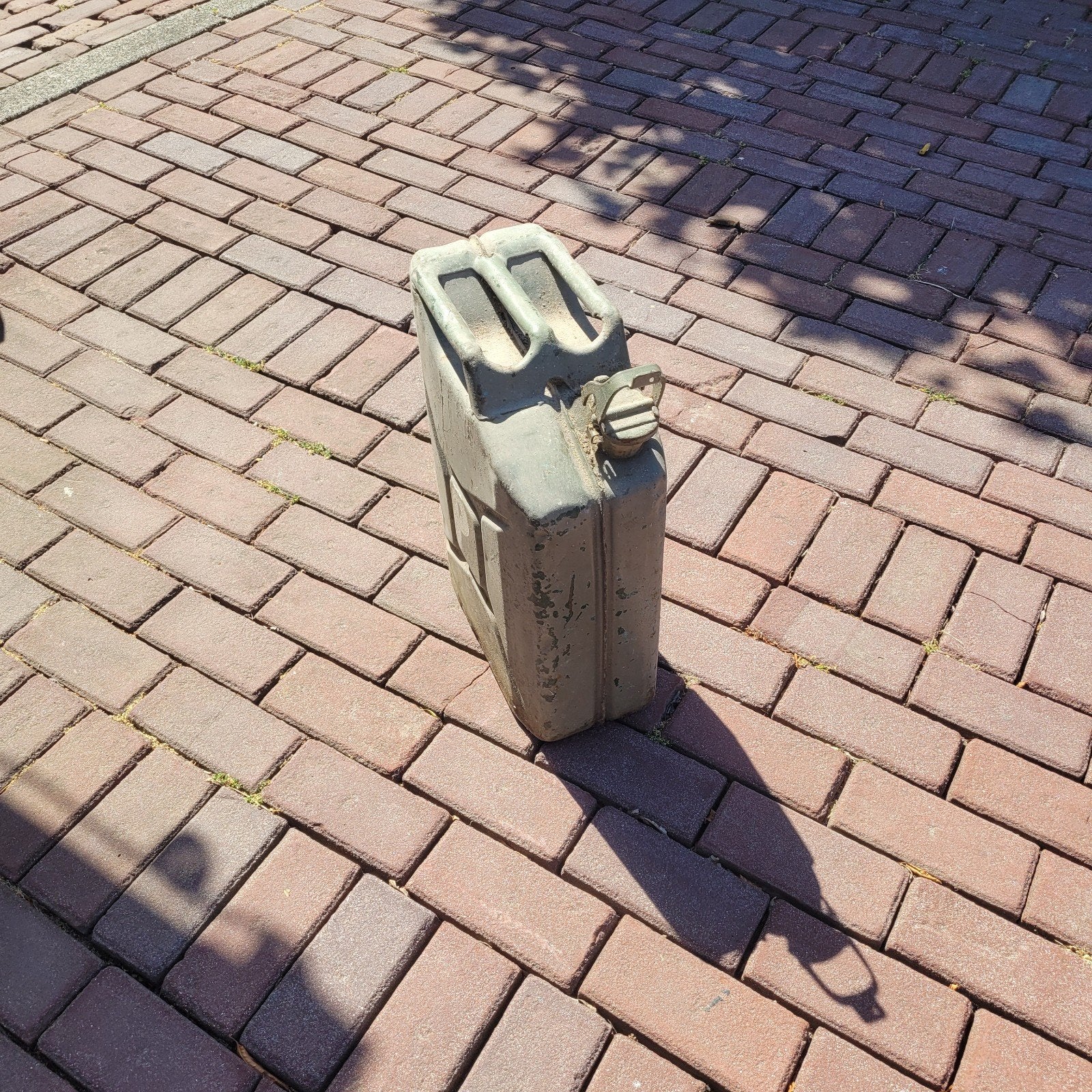 Oude leger jerrycan - 20 liter - Gebruikt, Ophalen, Gebruikt