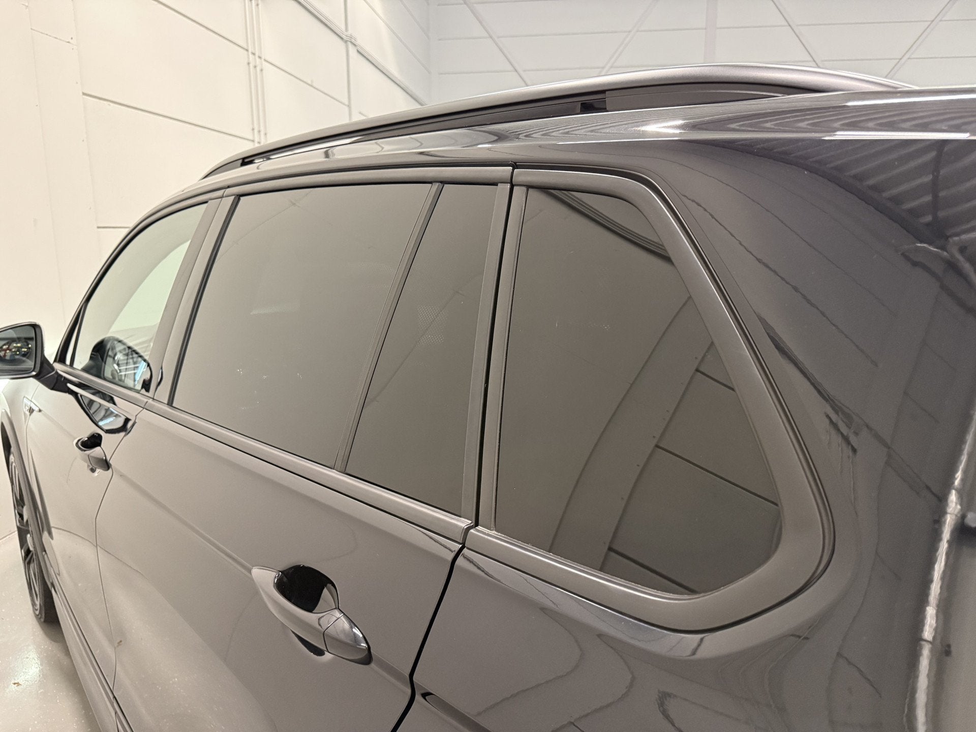 Foto 62 van Volkswagen Tiguan 2.0 TSI 4Motion 3x R-Line BLACK PANO/VOL-L