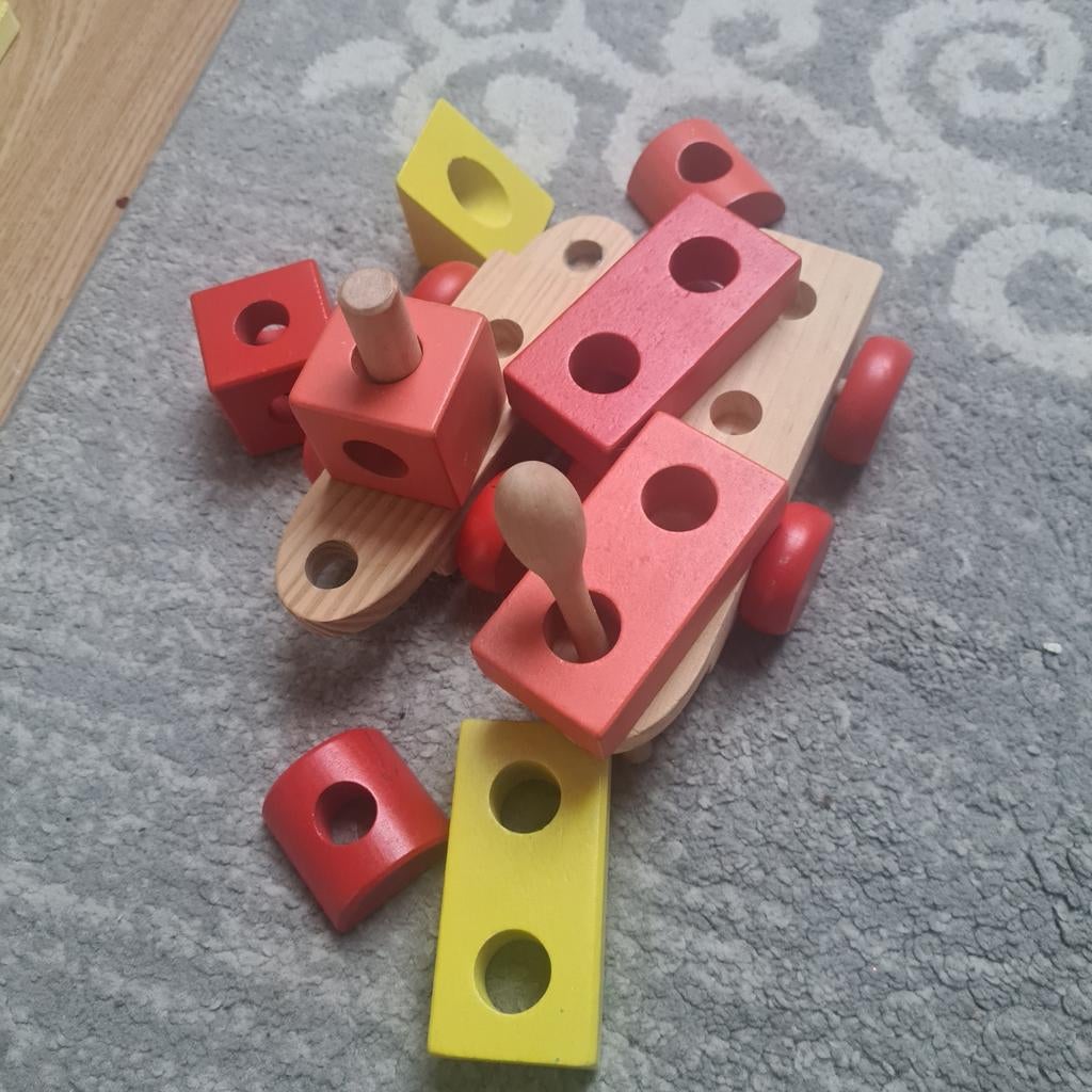 Houten bouwtrein met blokken, Ophalen of Verzenden, Gebruikt, Rij- of Hobbelspeelgoed