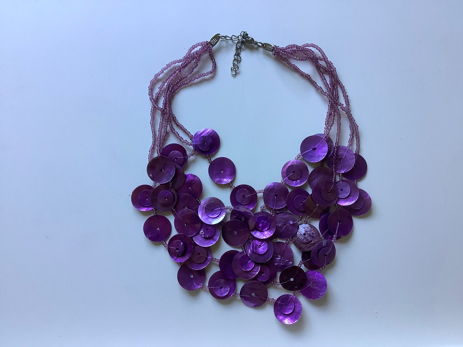 Paarse parelmoer schelpen ketting met kleine glazen kralen, Verstelbaar, Paars, Ophalen of Verzenden, Zo goed als nieuw