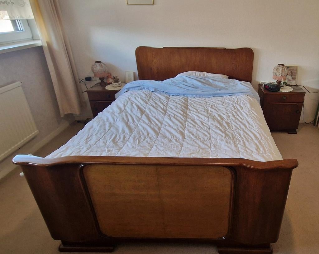 ZEER MOOI ANTIEK BEWERKT BED MET SPIRAAL BODEM
AFMETING
LENG, Ophalen, Bruin, Tweepersoons, Zo goed als nieuw