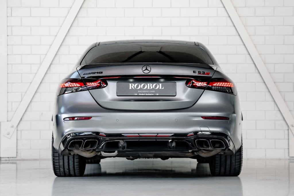Mercedes-Benz E-klasse AMG 63 S Capristo l Designo Selenite, Auto's, Mercedes-Benz, Automaat, Stof, Gebruikt, 120 €/maand