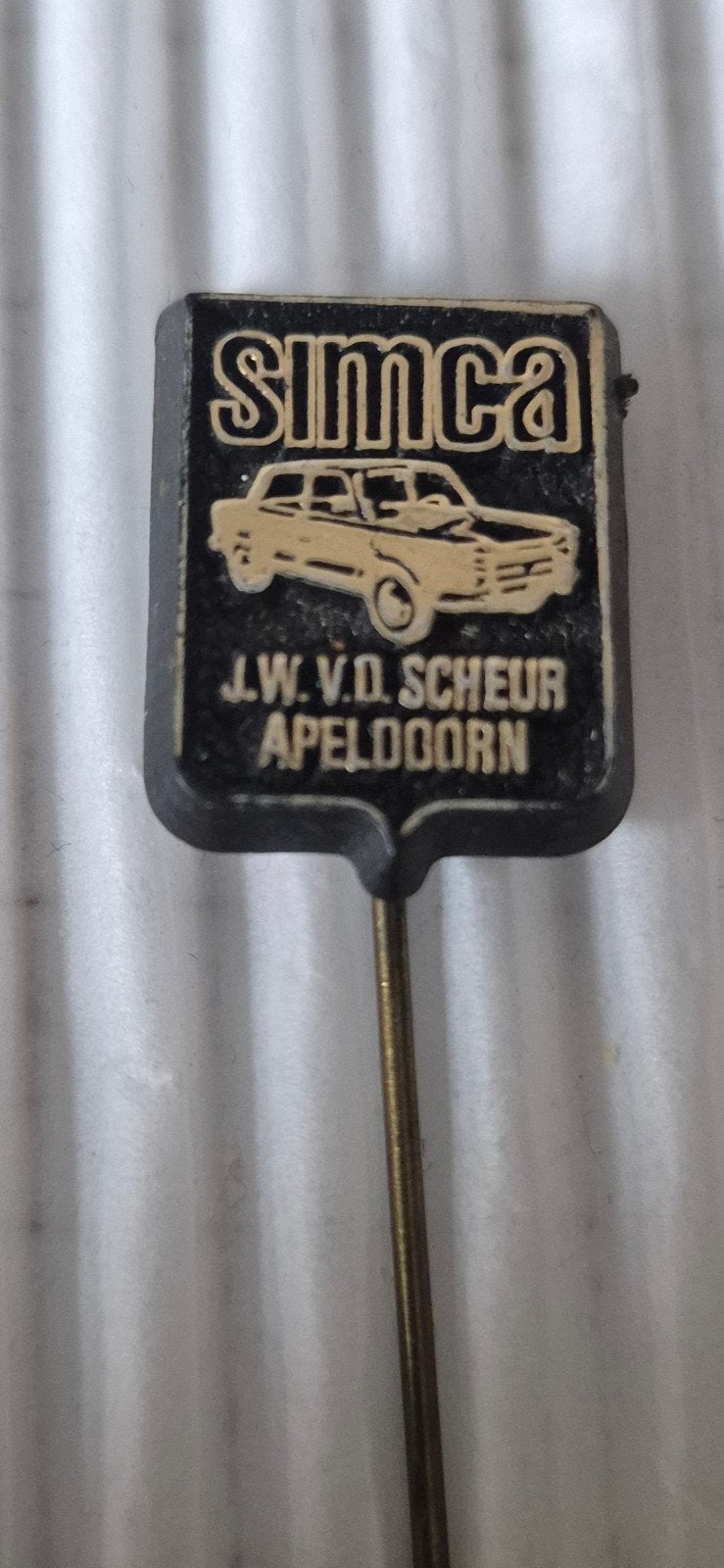 Vintage Simca Dealer JW vd Scheur Apeldoorn Speldje, Ophalen of Verzenden, Gebruikt, Merk, Speldje of Pin