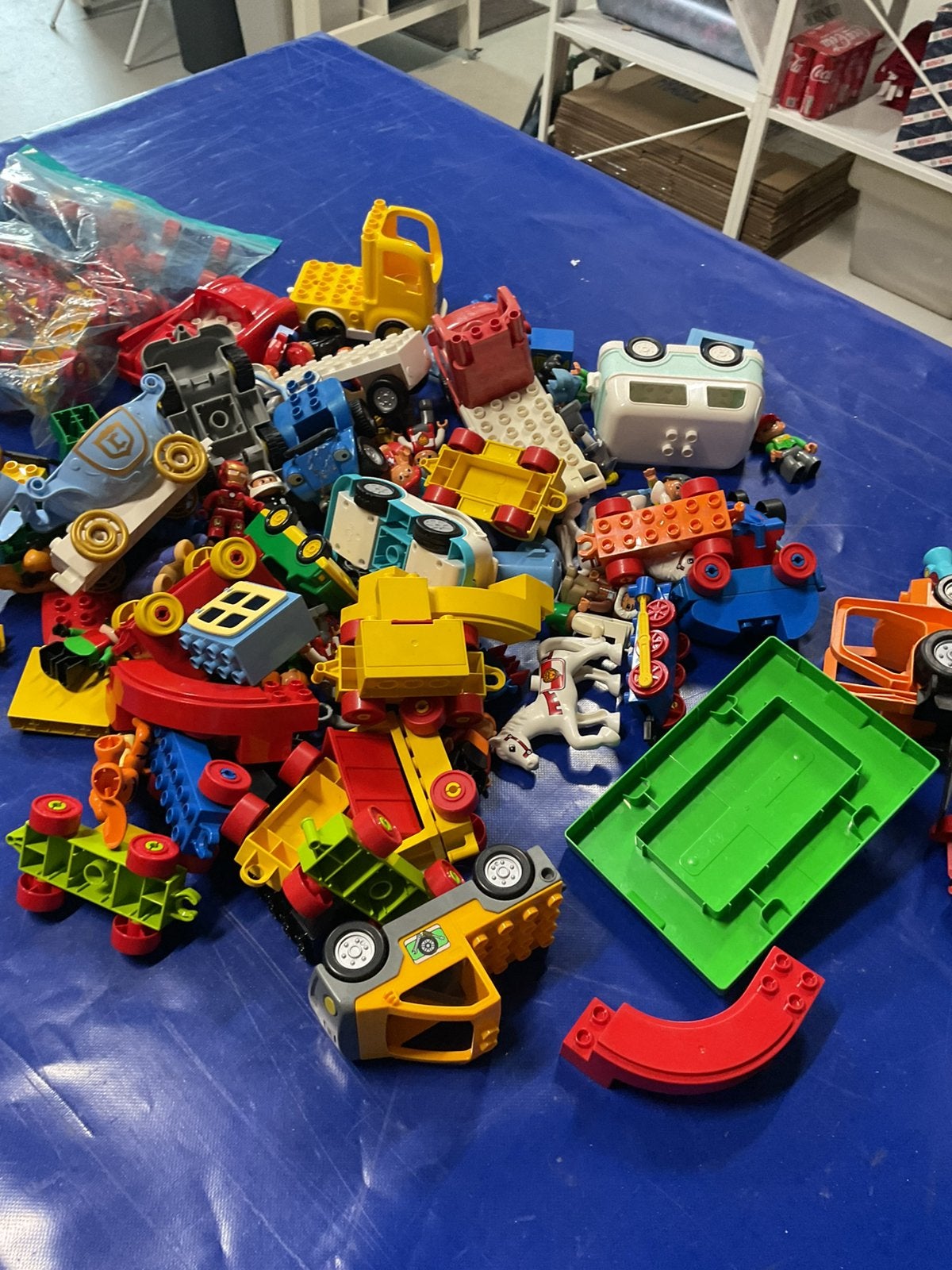 Lego duplo hele grote volle kist auto dieren poppetjes etc, Kinderen en Baby's, Speelgoed | Duplo en Lego, Ophalen, Zo goed als nieuw