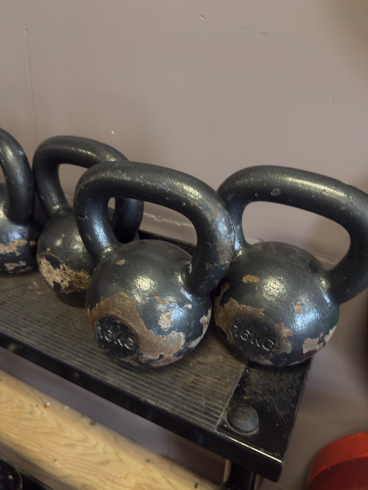 Set van diverse kettlebells (16kg, 20kg), Sport en Fitness, Ophalen, Gebruikt, Armen, Kettlebell