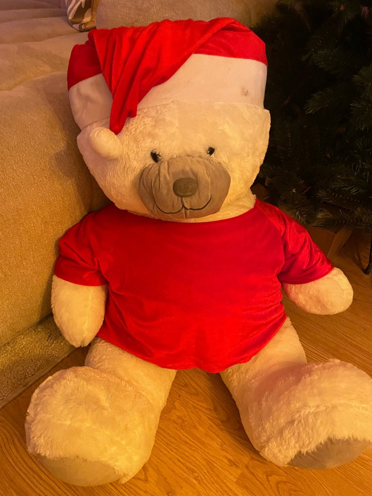 Grote knuffelbeer met kerstmuts en shirt - Winter Wonderland, Overige karakters, Beer, Ophalen of Verzenden, Zo goed als nieuw
