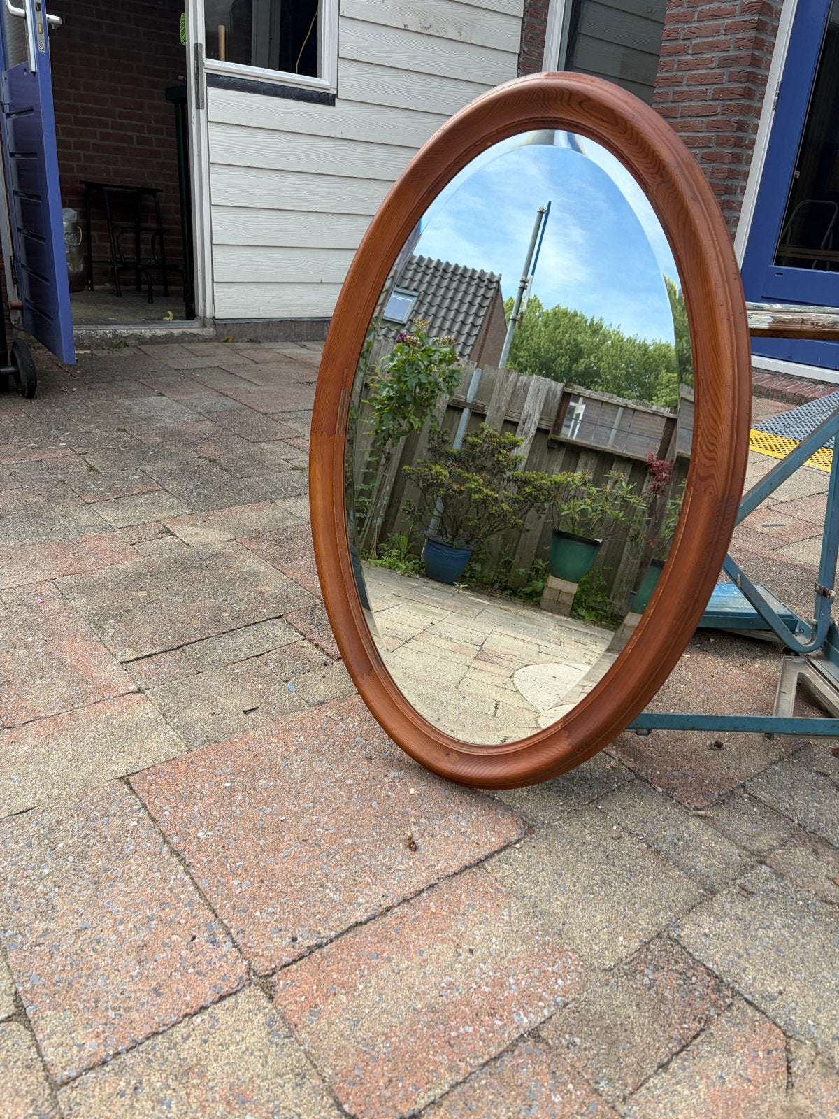 Ovale spiegel met houten lijst - Interieur Sfeer, Huis en Inrichting, Woonaccessoires | Spiegels, Ophalen, Gebruikt, Ovaal, 50 tot 75 cm