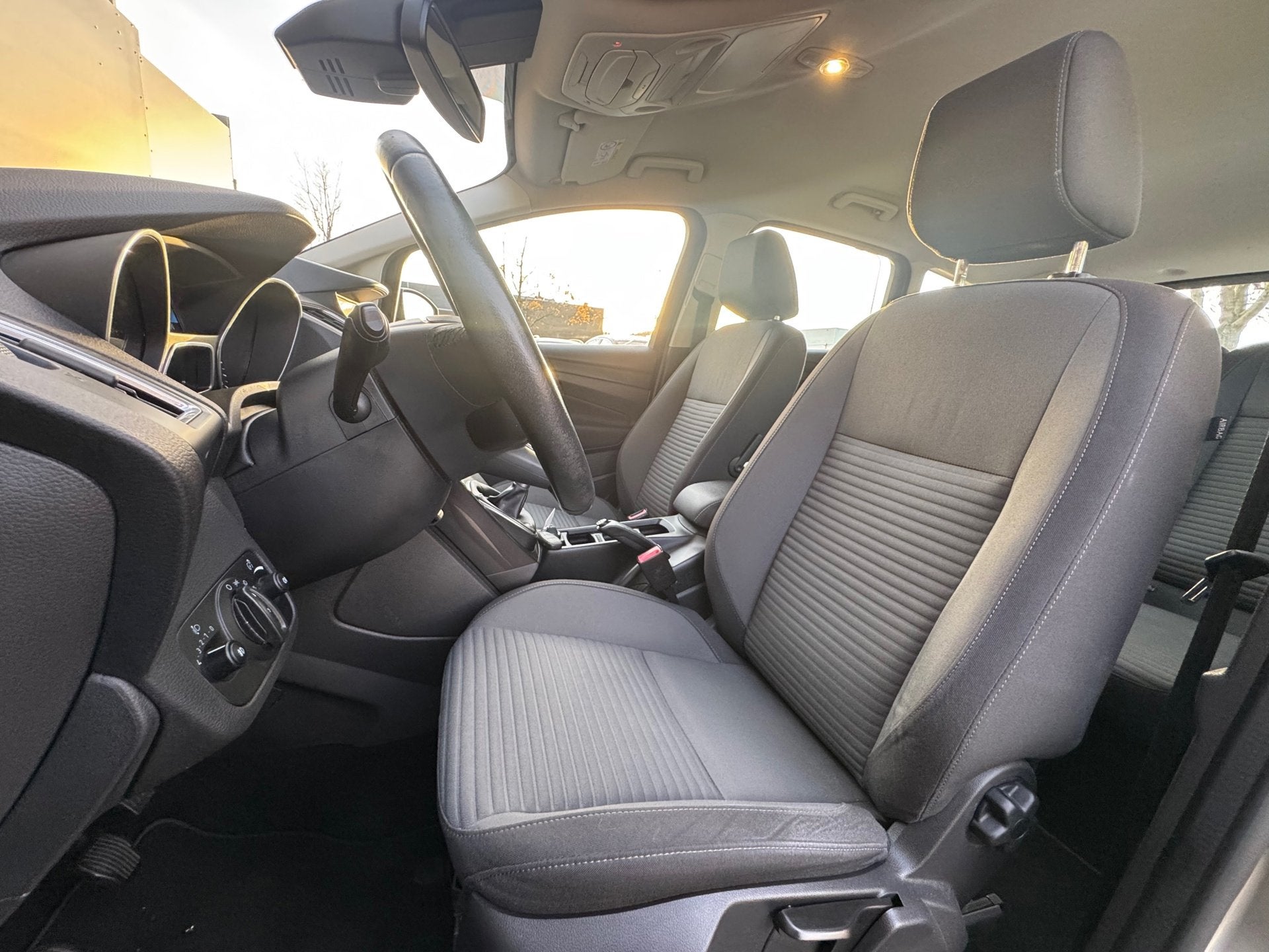 Ford C-Max 1.5 Titanium Climate | Cruise | V-A Pdc | Carplay, Auto's, Stof, Euro 6, 4 cilinders, 150 pk