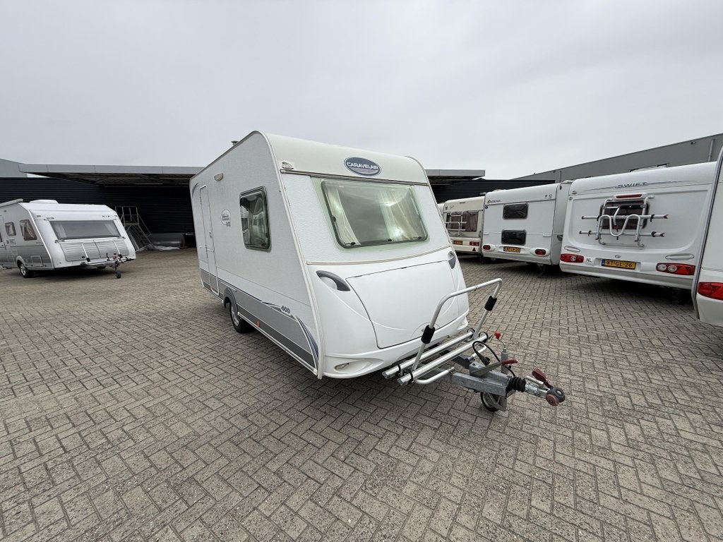 Caravelair Antares Luxe 400 Lichtgewicht 4 pers, Caravans en Kamperen, Fietsenrek, Bedrijf, Treinzit, 4 tot 5 meter