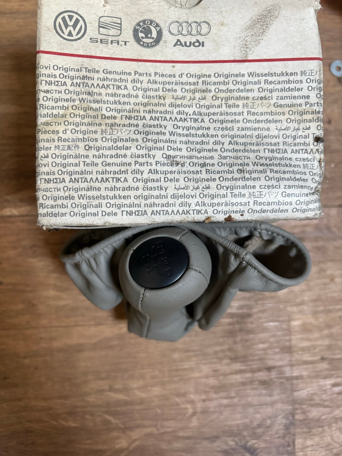 NOS Pookhoes Grijs Leer VW Golf 3 (1HO711118ES27), Ophalen of Verzenden, Nieuw, Volkswagen