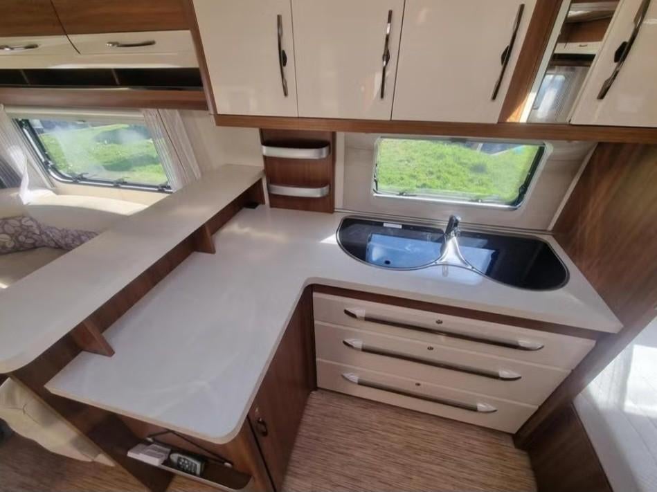Hobby CFE 560 Excelent 2015, Vast bed, Rondzit, Hobby, Ringverwarming