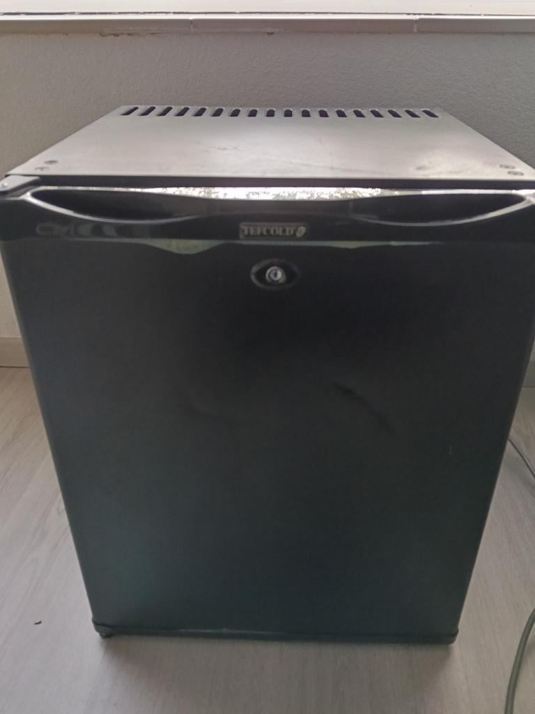 Compacte zwarte mini koelkast, Ophalen, Zonder vriesvak, Minder dan 75 liter, Minder dan 45 cm