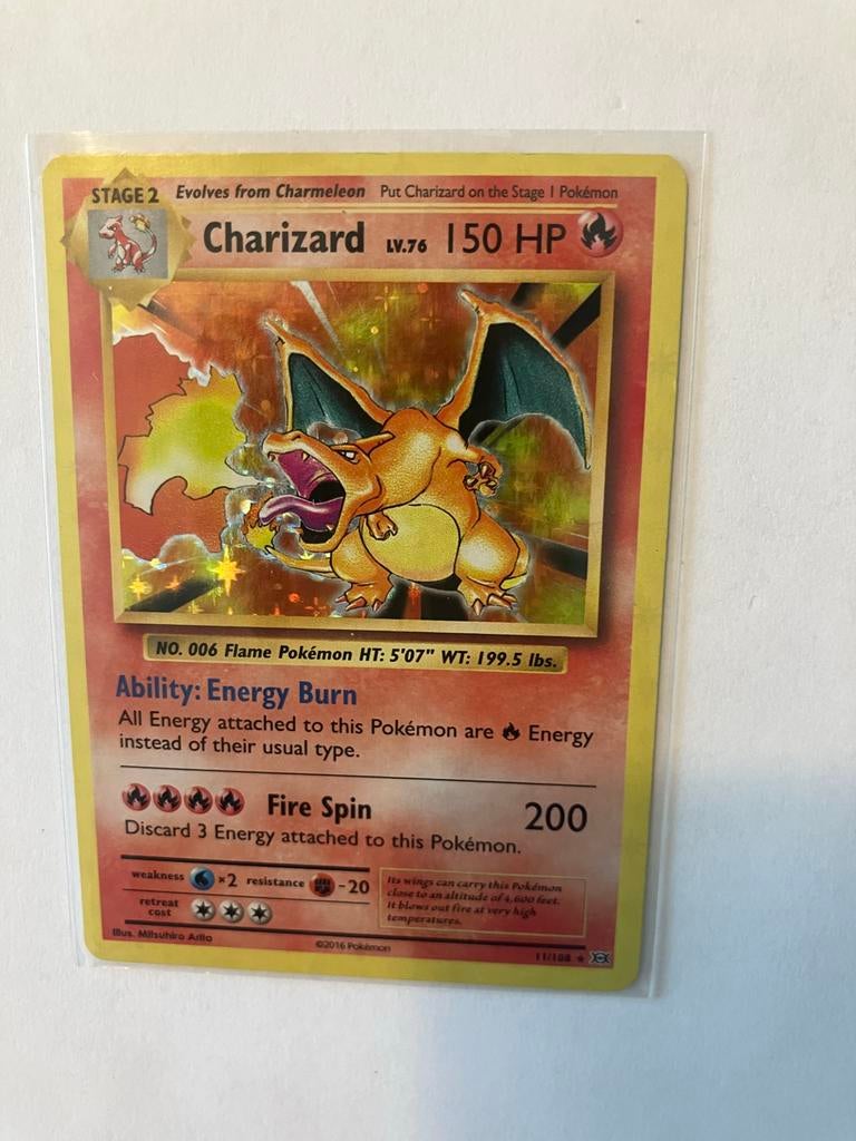 Charizard Pokémon Kaart 11/108 - Lichte Schade, Hobby en Vrije tijd, Verzamelkaartspellen | Pokémon, Ophalen of Verzenden, Zo goed als nieuw