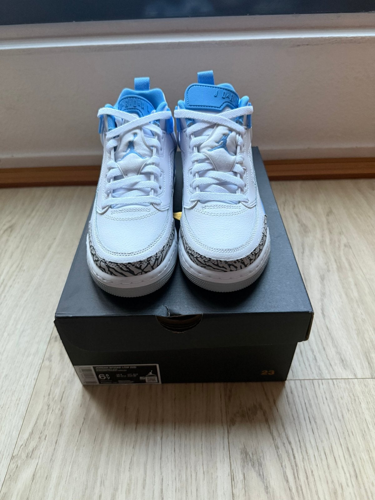Jordan spizike low, Ophalen of Verzenden, Zo goed als nieuw, Blauw