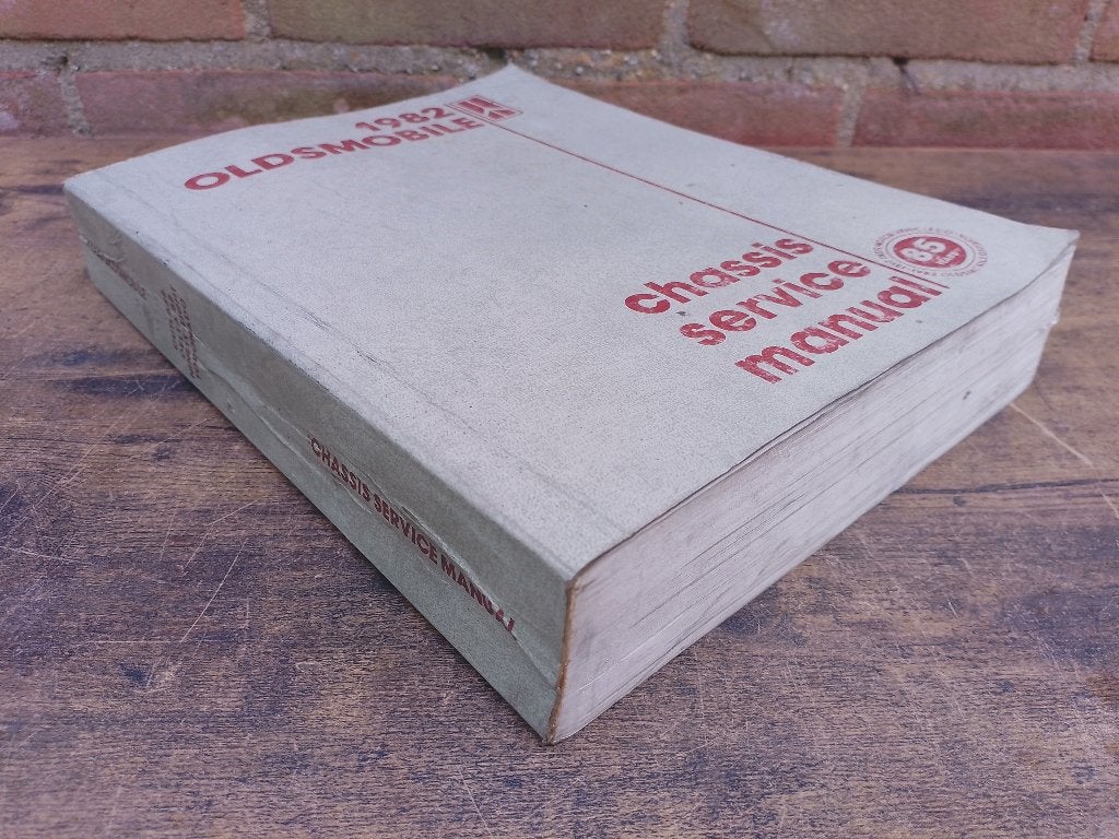 Dik Dealer Werkplaatsboek Oldsmobile 1982 Service Manuel, Ophalen of Verzenden, Gelezen, Overige merken