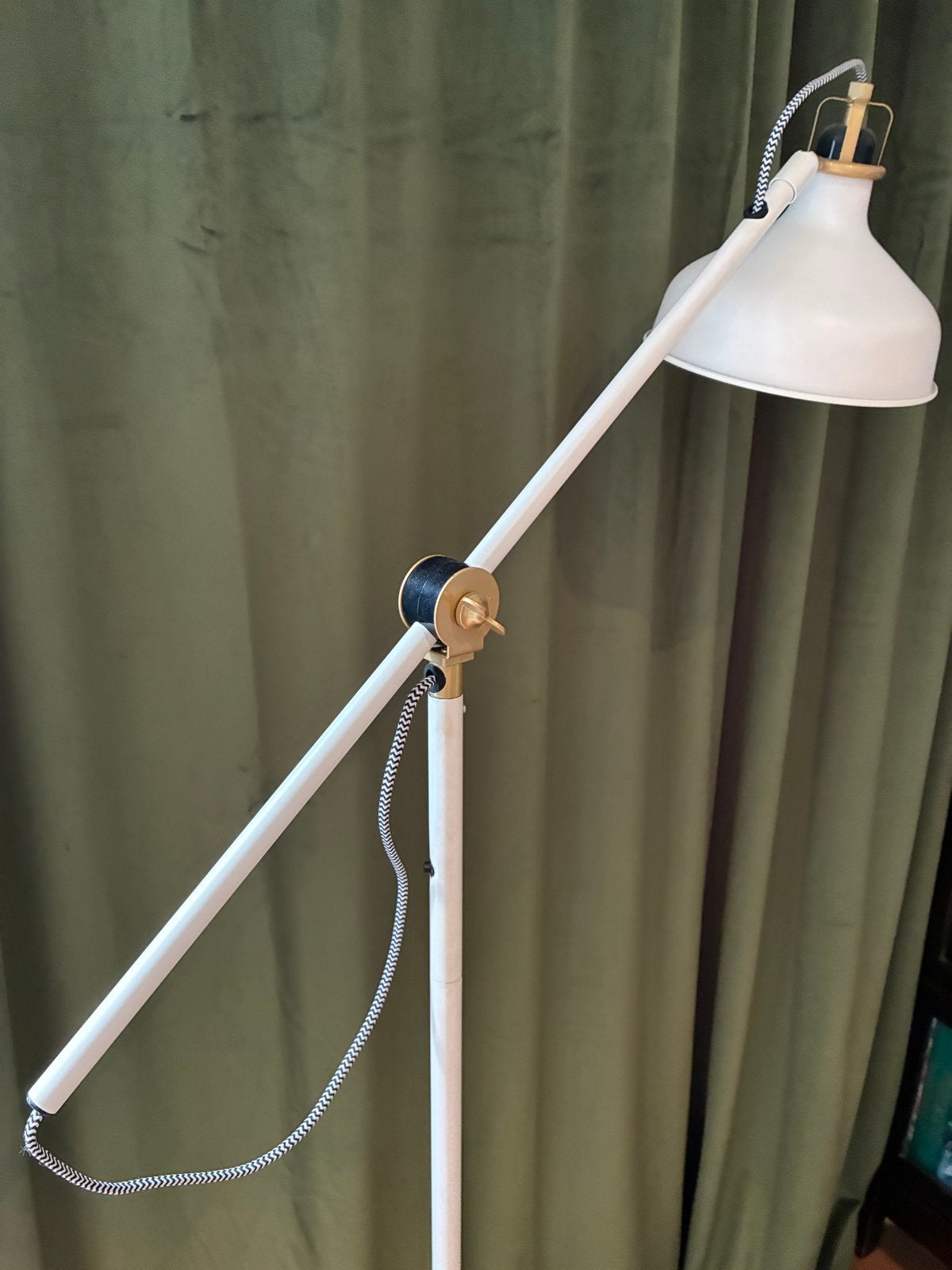 IKEA RANARP vloerlamp met verstelbare arm en messing details, Ophalen, Gebruikt, E27 (groot), Metaal