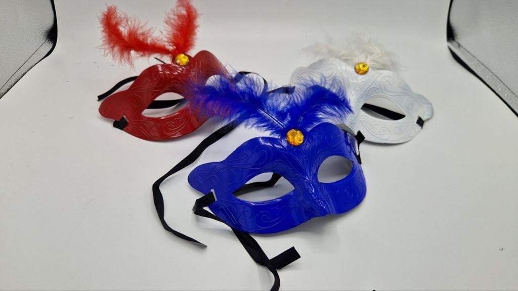 105 Venetiaanse Maskers - Drie Kleuren - Feest & Carnaval, Ophalen of Verzenden, Nieuw, Carnaval