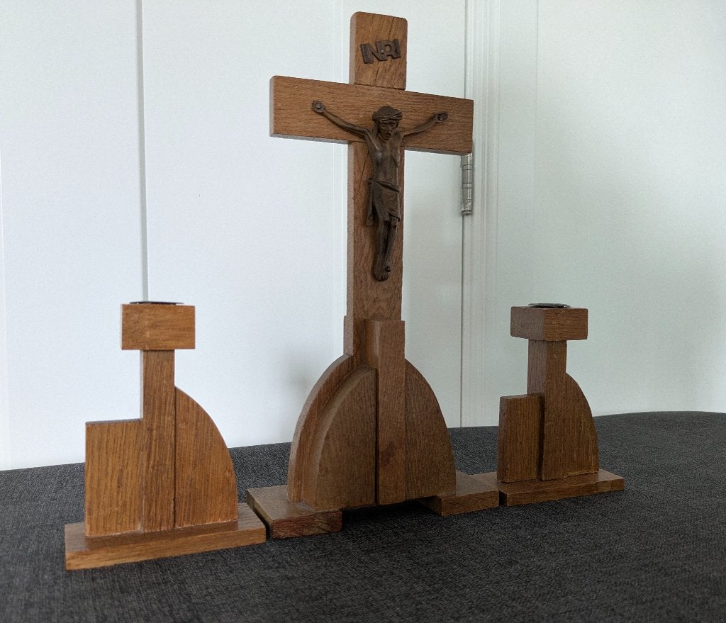 Fraai art deco kruisbeeld met twee kandelaars, hout, Antiek en Kunst, Antiek | Religie, Ophalen of Verzenden
