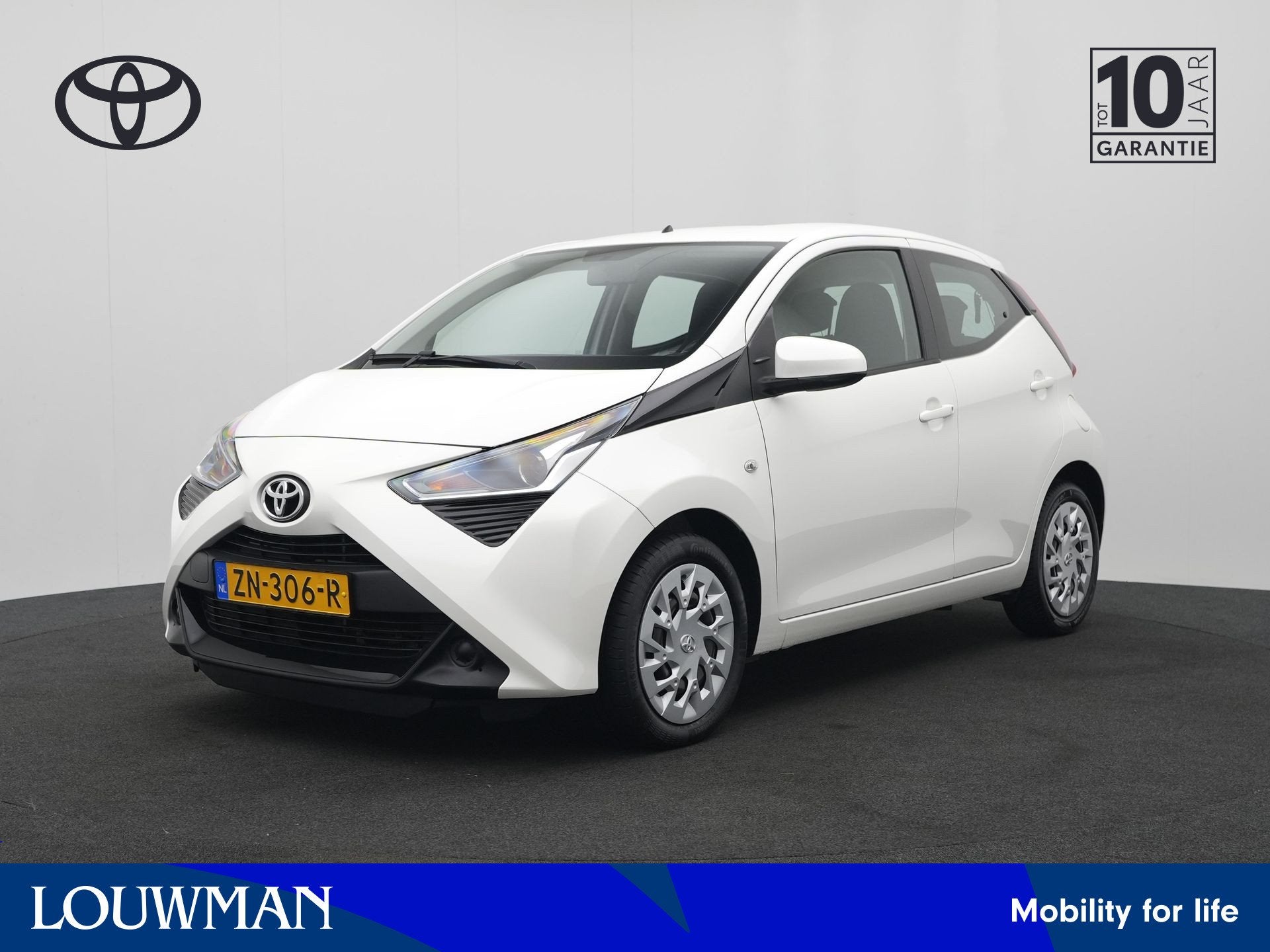 Toyota Aygo 1.0 VVT-i x-play | NL Auto | Dealer Onderhouden, Voorwielaandrijving, Stof, Gebruikt, Euro 6