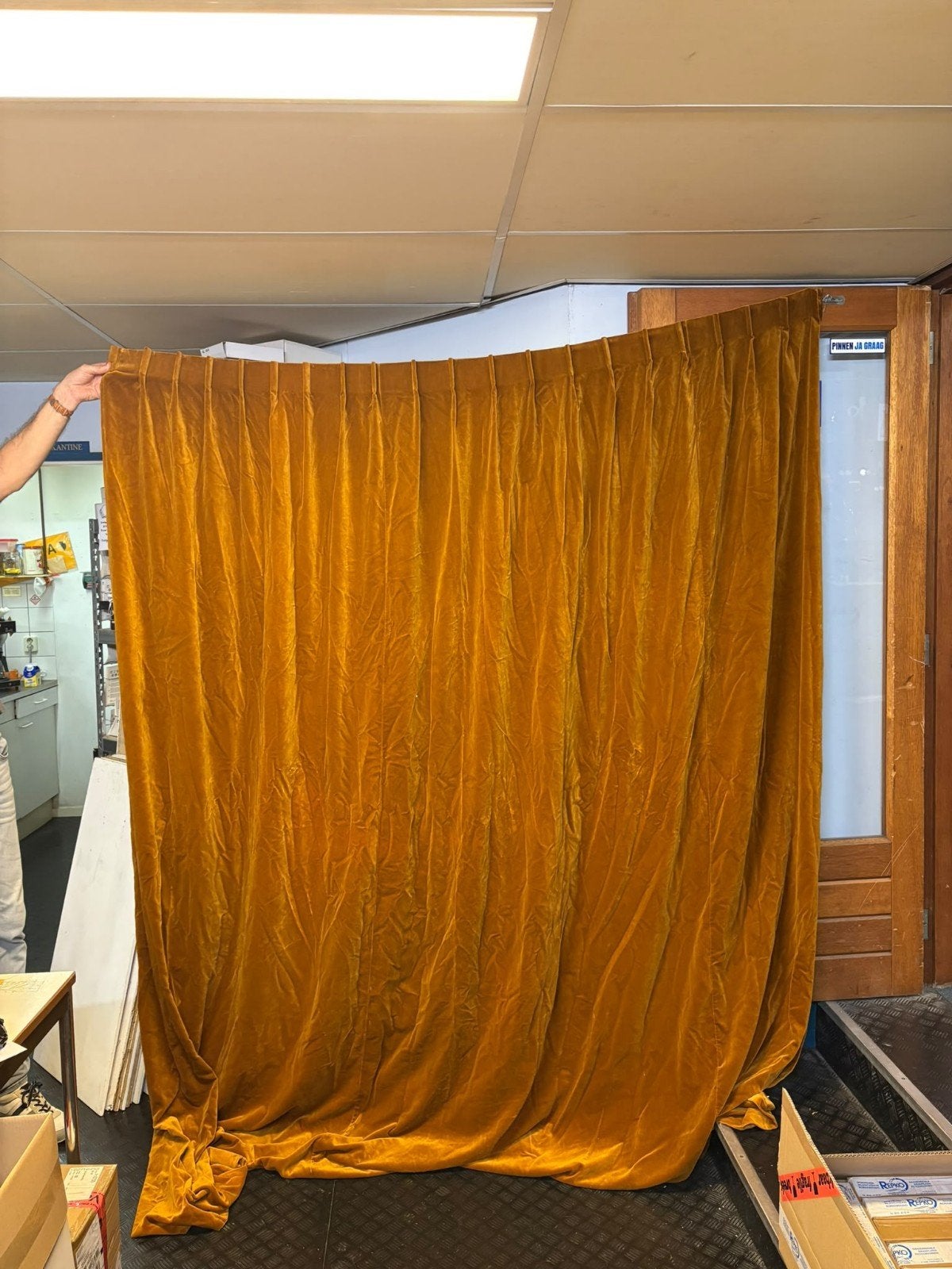 2x Gordijn Fluweel Okergeel 190x270cm, Huis en Inrichting, Gebruikt, Fluweel, Geel, Ophalen of Verzenden