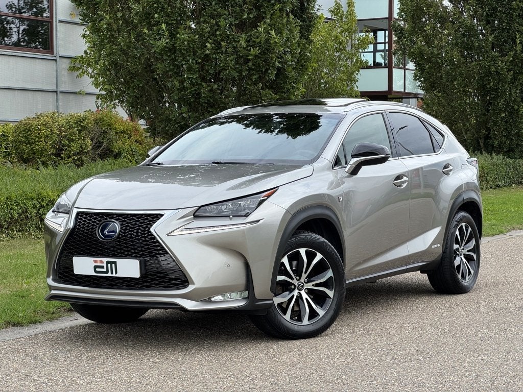 Lexus NX 300h AWD F Sport Trekhaak Schuifdak (bj 2015), Auto's, Lexus, Automaat, Achterwielaandrijving, Gebruikt, Euro 6