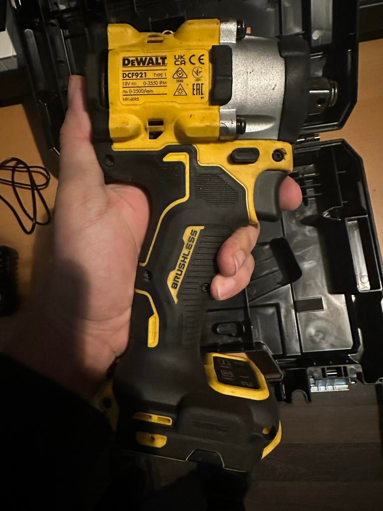 DeWalt Slagboormachine DCF921NT met 2x 5.0Ah accu's, 600 watt of meer, Zo goed als nieuw, Klopboormechanisme, Ophalen
