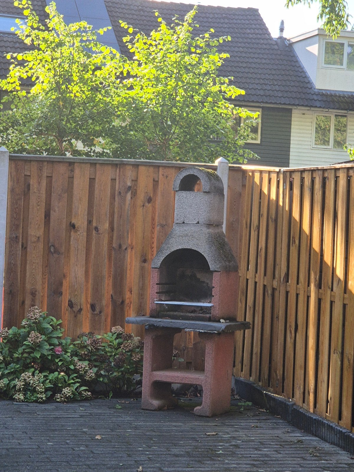 Integard Barbecue Beton, Ophalen