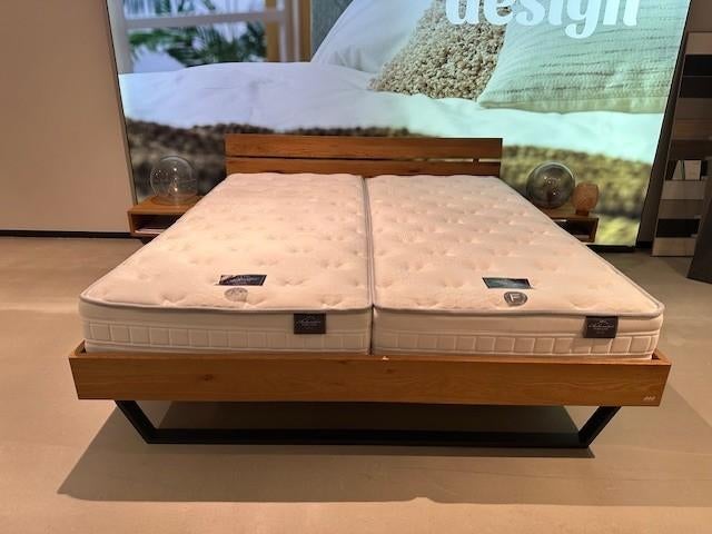 Warm eikenhout ledikant 180x200 cm incl. nachtkastjes., Ophalen, Sommelsdijkse haven 19, Bruin, Info@vissermeubelen.nl