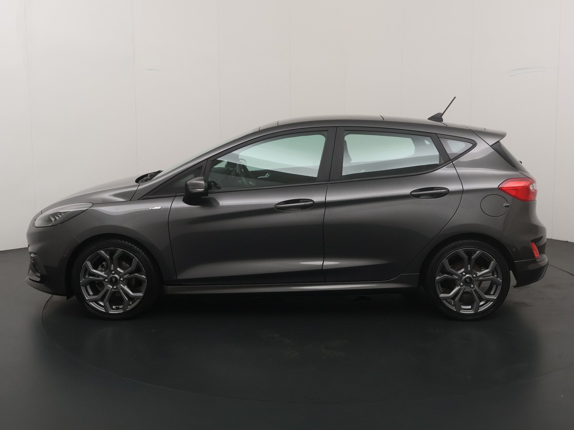 Ford Fiesta 125PK EcoBoost Hybrid ST-Line X | Panorama | Ful, Gebruikt, Automatische klimaatregeling, 49 €/maand, Origineel Nederlands