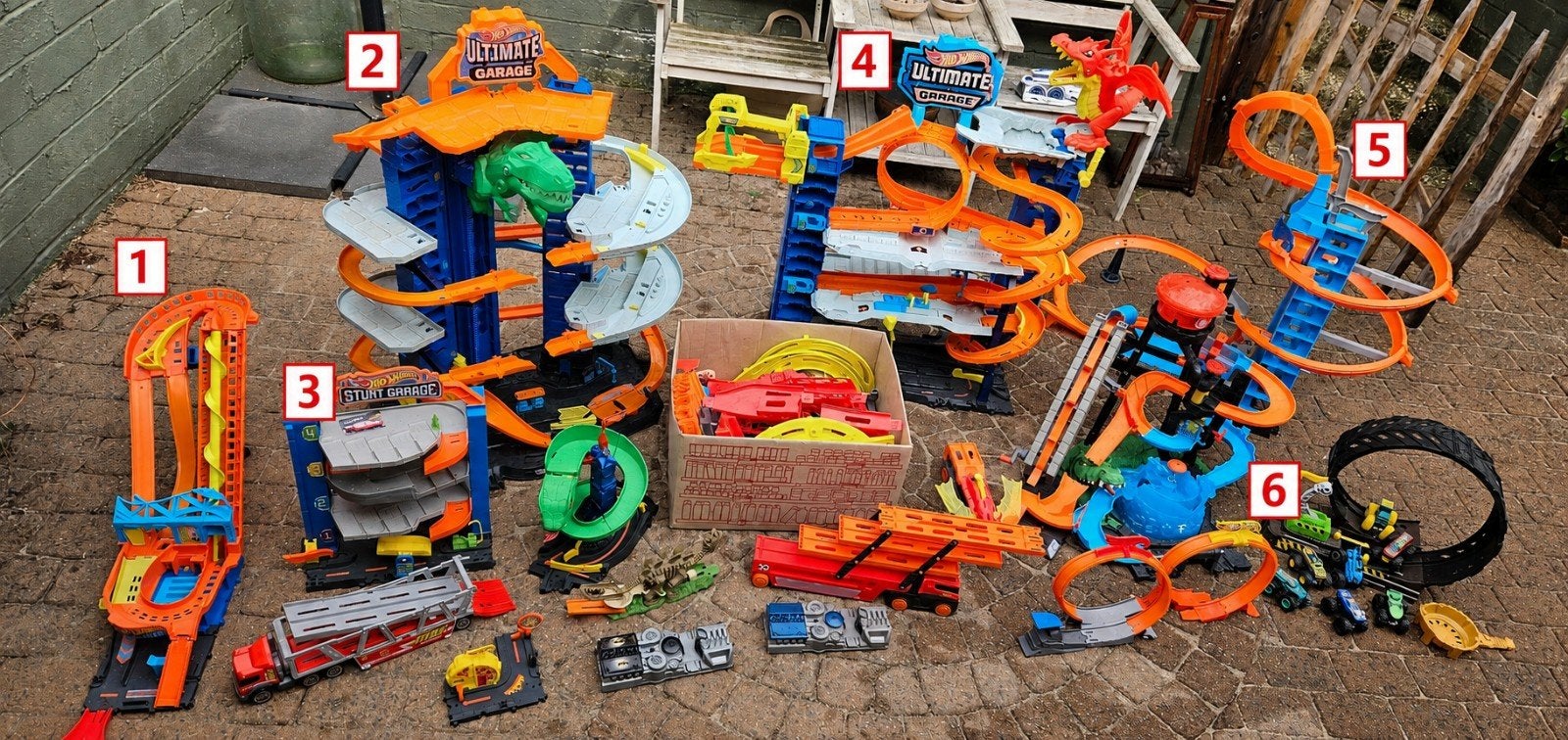 GROTE HOT WHEELS PARTIJ; garages, banen, accessoires, etc..., Ophalen, Gebruikt