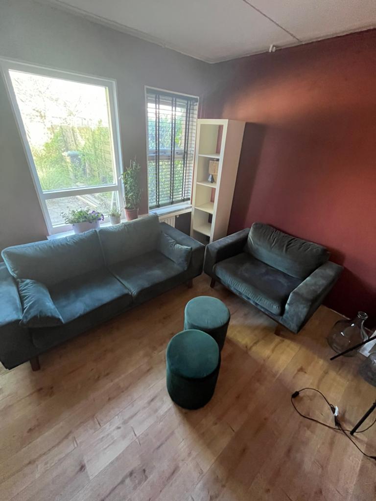 Donkergroene velvet bankenset met loveseat en 2 poefjes, Ophalen of Verzenden, Zo goed als nieuw, Stof