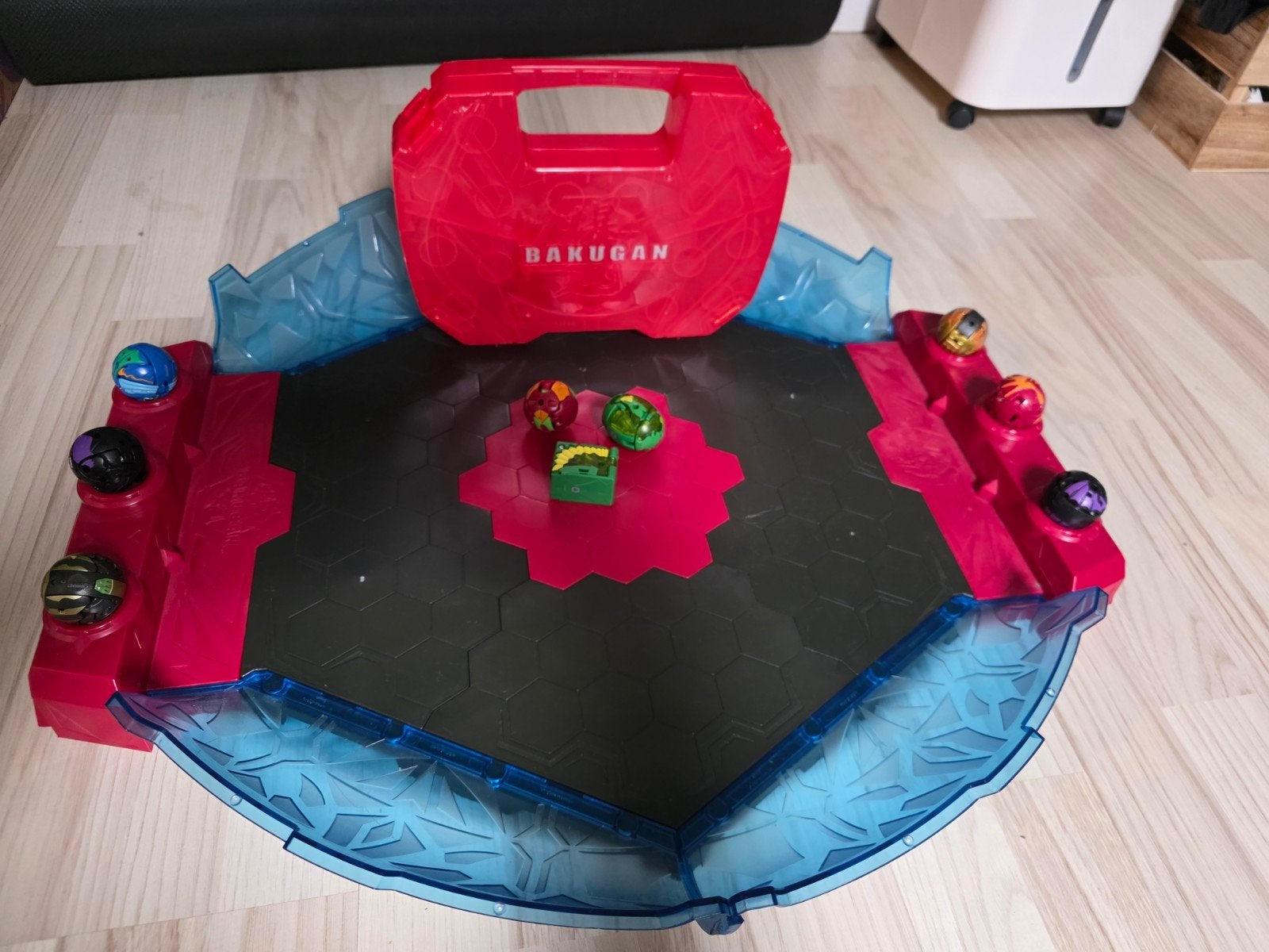 Bakugan Battle Arena met opbergkoffer en Bakugans, Ophalen of Verzenden, Zo goed als nieuw, Jongen of Meisje