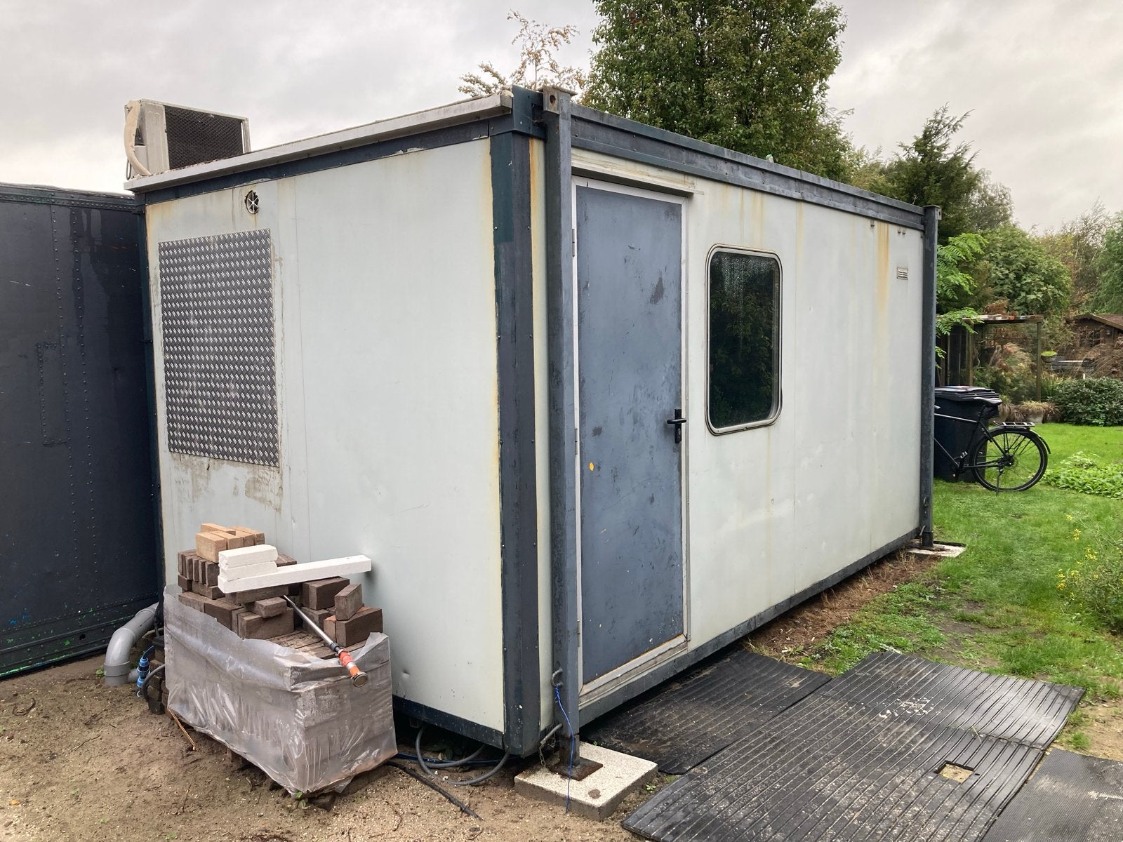 Bouwkeet 4,70x2,85m met keuken, toilet en inboedel, Doe-het-zelf en Verbouw, Ophalen, Gebruikt