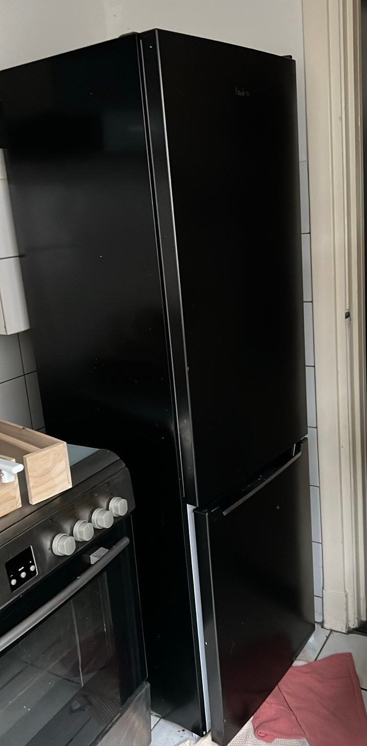 Zwarte koelkast met vriezer, Ophalen, 200 liter of meer, 160 cm of meer, Zo goed als nieuw