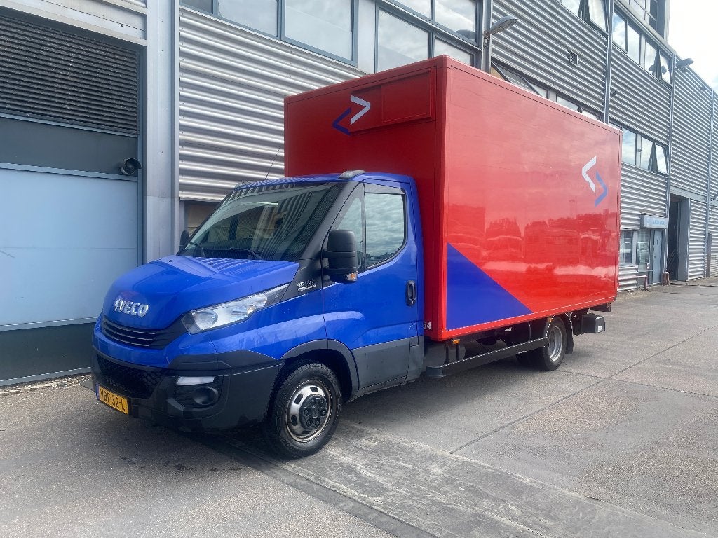 Iveco Daily Bakwagen met Laadklep 1000KG, Euro 6, Auto's, Dealer onderhouden, Iveco, Blauw, Origineel Nederlands