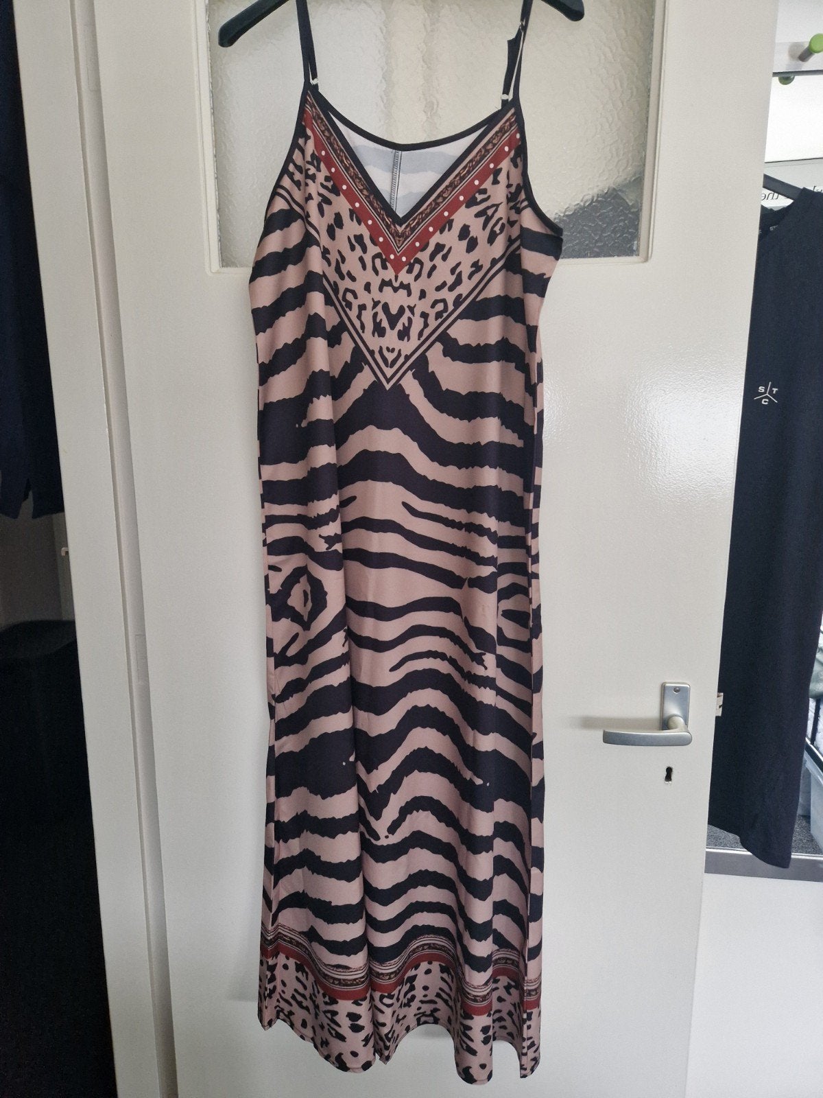 mooie jurk, Ophalen of Verzenden, Nieuw, Maat 46/48 (XL) of groter, Onder de knie