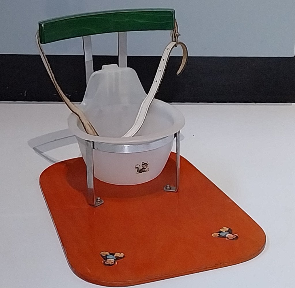 Retro-vintage Kinderplaspotje /WC met riempje op houten blad, Verzamelen, Retro, Ophalen of Verzenden, Overige typen