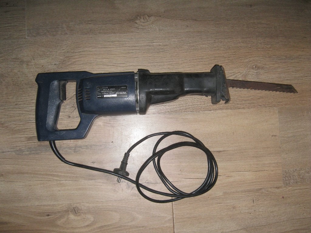 Wegens verhuizing overcompleet FERM 600 Watt Reciprozaag, Gebruikt, 70 mm of meer, Ophalen of Verzenden, Reciprozaag