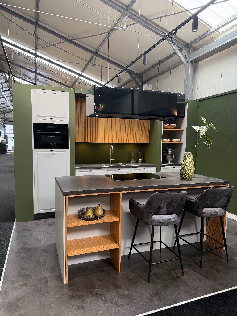 Luxe Showroom Keuken met eiland, Huis en Inrichting, Keuken | Complete keukens, Ophalen, Overige typen, Met kookeiland, Grijs