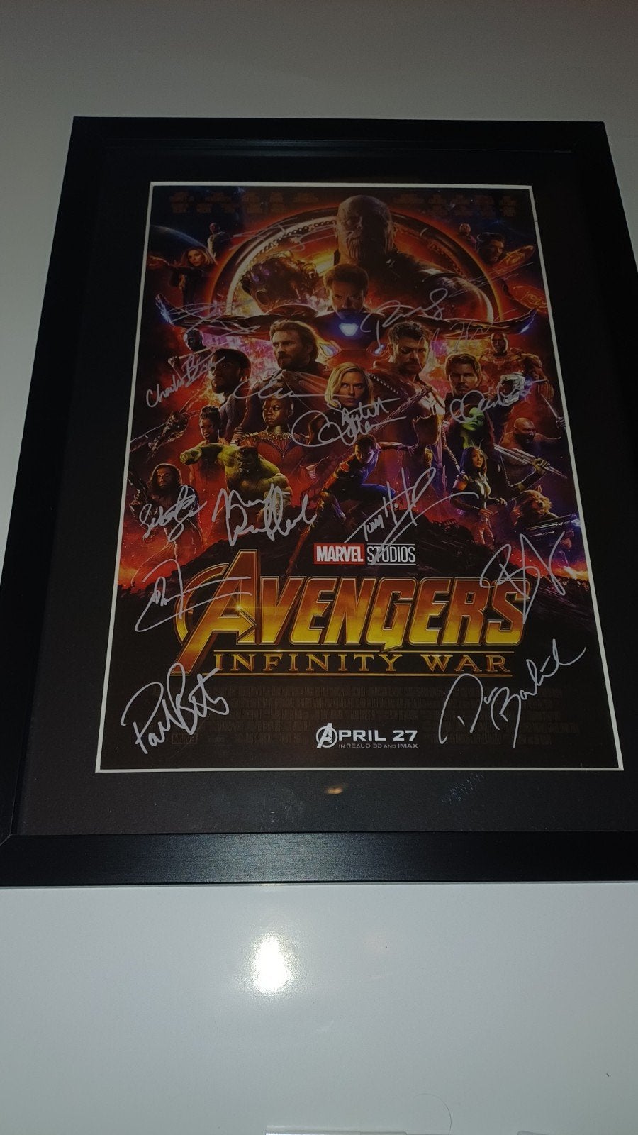 Gesigneerde Ingelijste Infinity War Poster, Rechthoekig Staand, Met lijst, Ophalen of Verzenden, Zo goed als nieuw