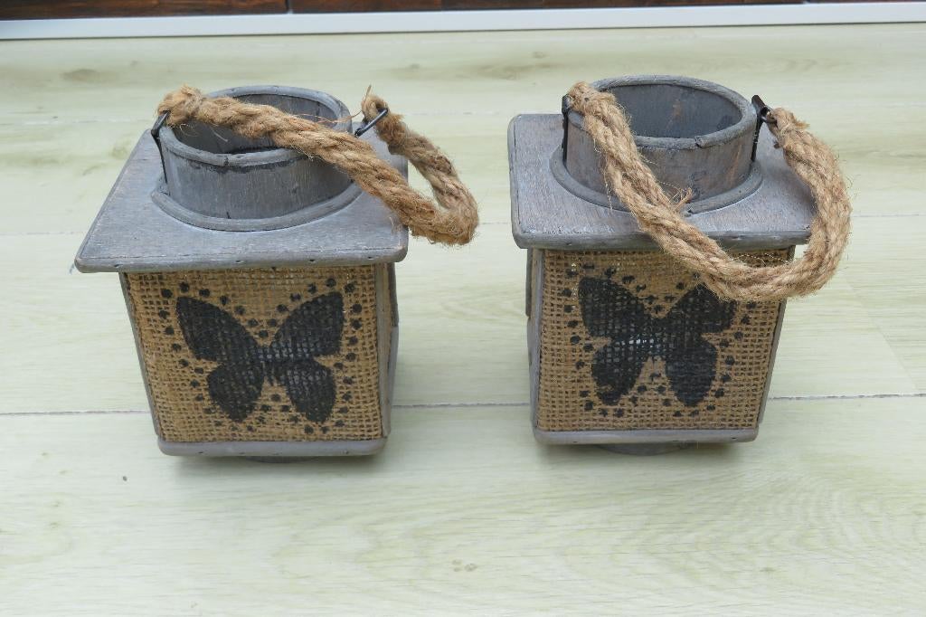 2 mooie sobere waxinelichthouders / windlichten met vlinder, Huis en Inrichting, Woonaccessoires | Kandelaars en Kaarsen, Overige materialen