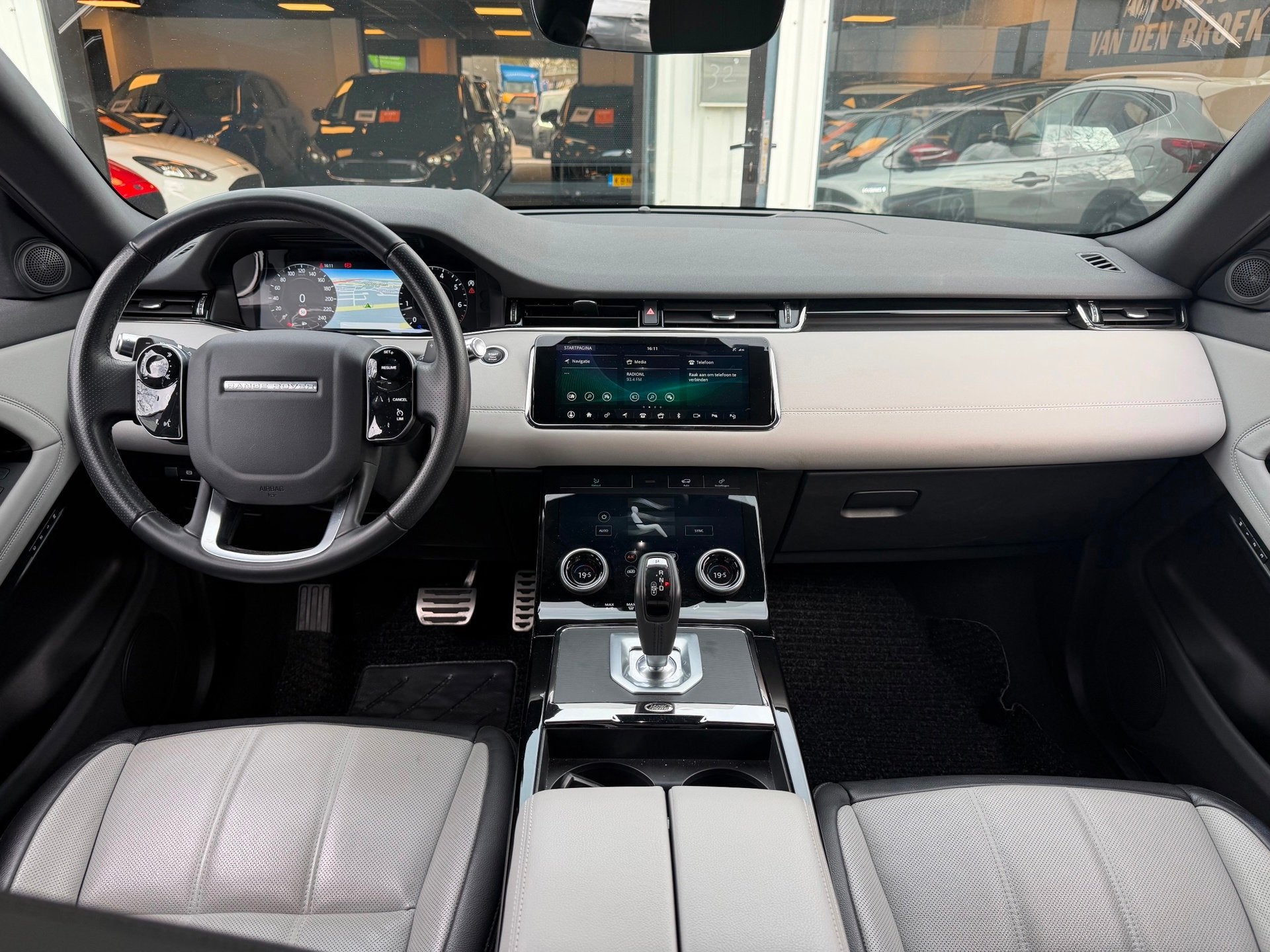 Land Rover Range Rover Evoque 2.0 P200 AWD R-Dynamic|Dealer, Auto's, Gebruikt, Zwart, 4 cilinders, Adaptive Cruise Control