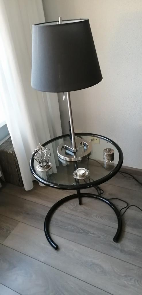 Mooi modern bijzet tafeltje., Huis en Inrichting, Lampen | Tafellampen, Ophalen, Minder dan 50 cm