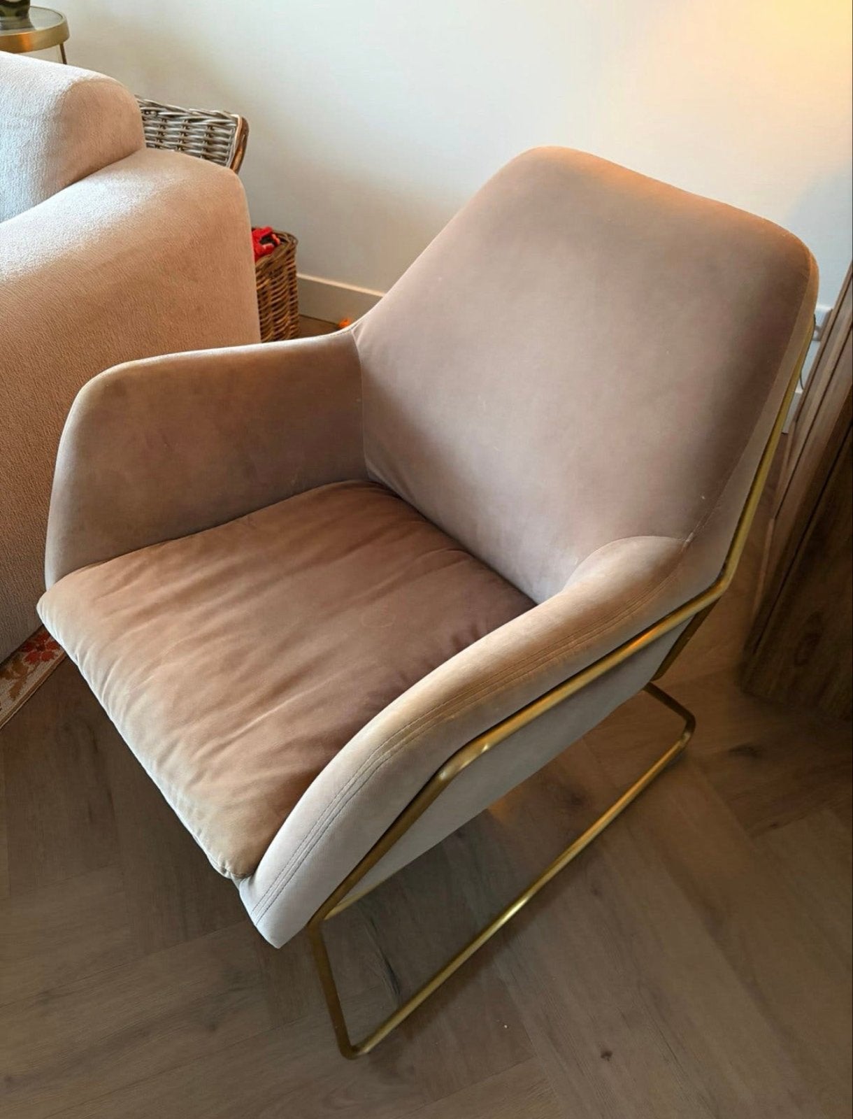 Stijlvolle fauteuil met gouden frame en velours bekleding, Huis en Inrichting, Ophalen, 75 tot 100 cm, Zo goed als nieuw, Metaal