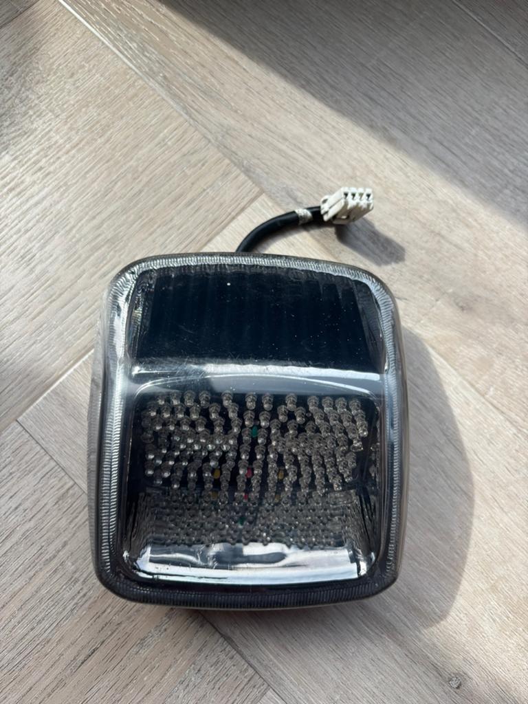 V rod led achterlicht, Ophalen of Verzenden