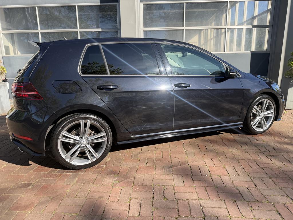 Volkswagen Golf 1.5 TSI Highline Business R ACT PANO DigiDas, Stof, 4 cilinders, 150 pk, Zwart