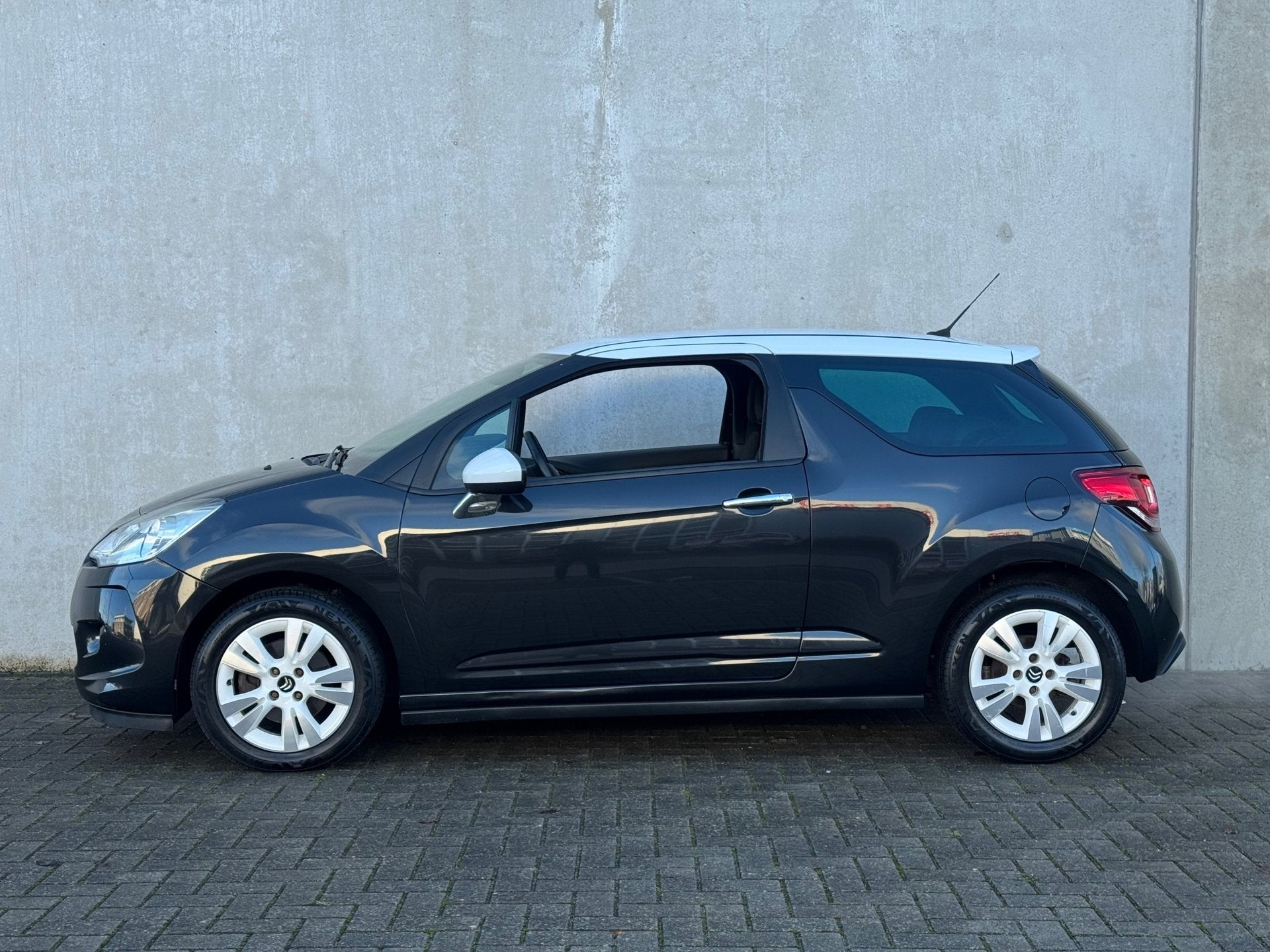 Citroen DS3 1.6 So Chic CRUISE CLIMAT PDC NW APK, Auto's, Voorwielaandrijving, Elektrische ramen, 4 cilinders, Zwart