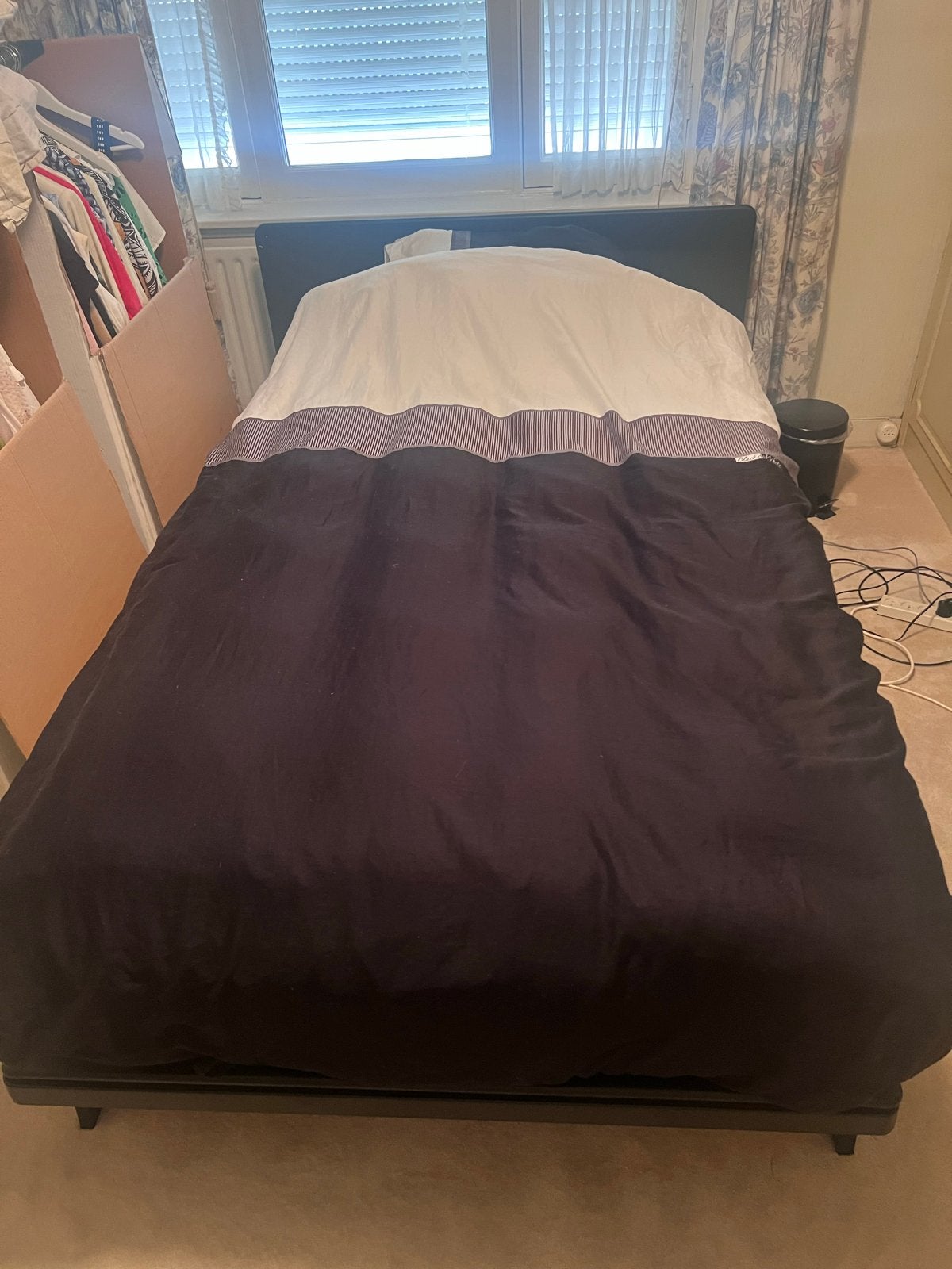 Auping Essential bed 200x120 cm zwart met hoofdbord, Ophalen, Zwart, Zo goed als nieuw, Twijfelaar