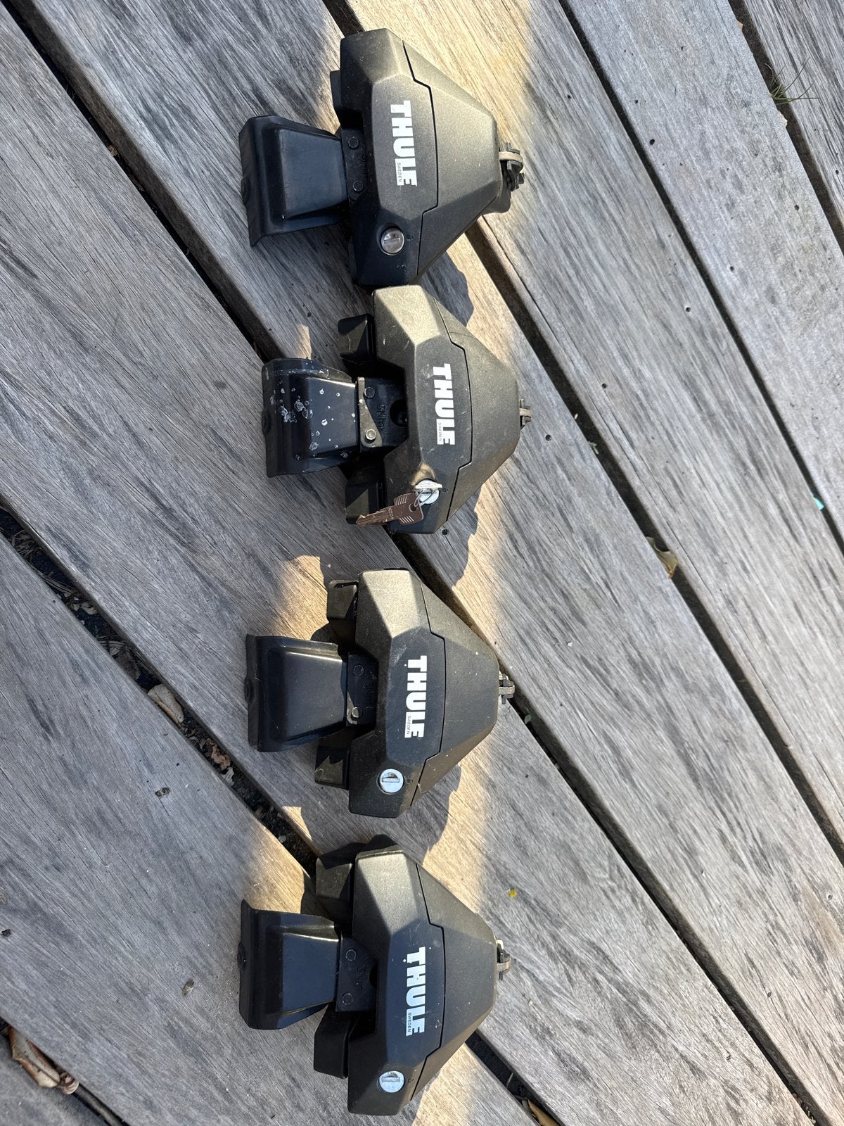Thule Evo Clamp voetenset 710500 met Kit 145261, Auto diversen, Dakdragers, Ophalen, Zo goed als nieuw